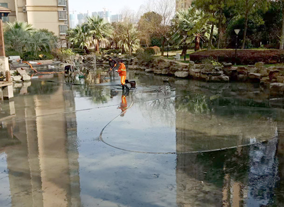 万安景观池淤泥清理