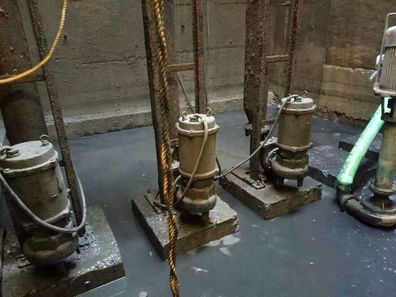 万安污水池清理