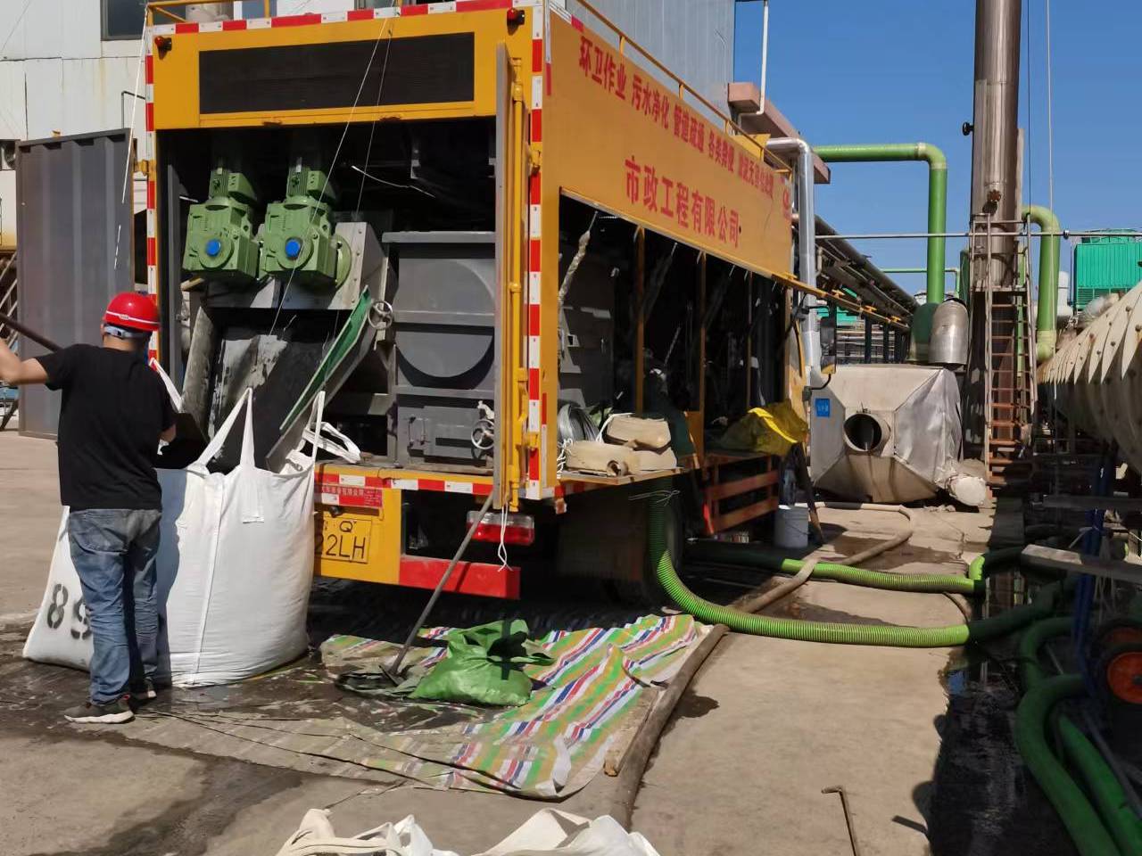 万安淤泥压干处理