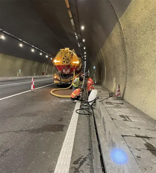 万安隧道排水渠清淤